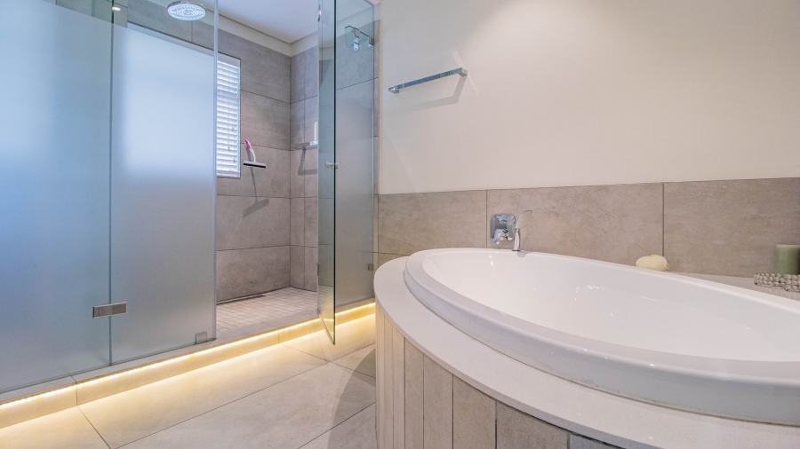 To Let 2 Bedroom Property for Rent in Fresnaye Western Cape